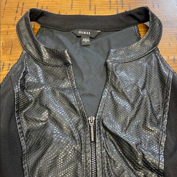 Women’s Guess Black Snake Skin Sleeve-less Top. - Picture 3 of 3